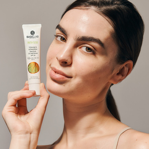 Tonująca ultralekka emulsja ochronna SPF 50 PPD 22,1 Prewencja i Antyoksydacja