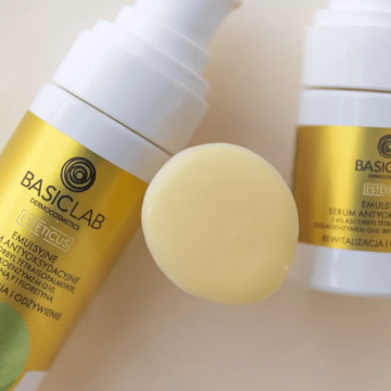 Emulsyjne serum antyoksydacyjne z 6% ascorbyl tetraisopalmitate Rewitalizacja i Odżywienie
